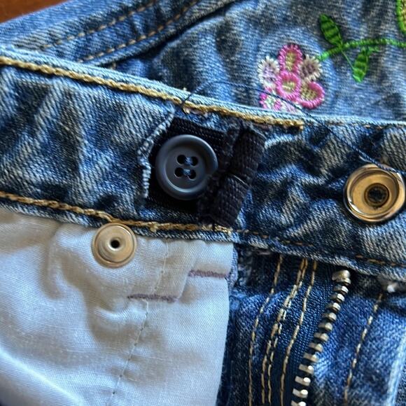 Circo Girls S 6/6X Blue Denim Jeans Shorts with Sequin and Embroidery - Picture 7 of 9